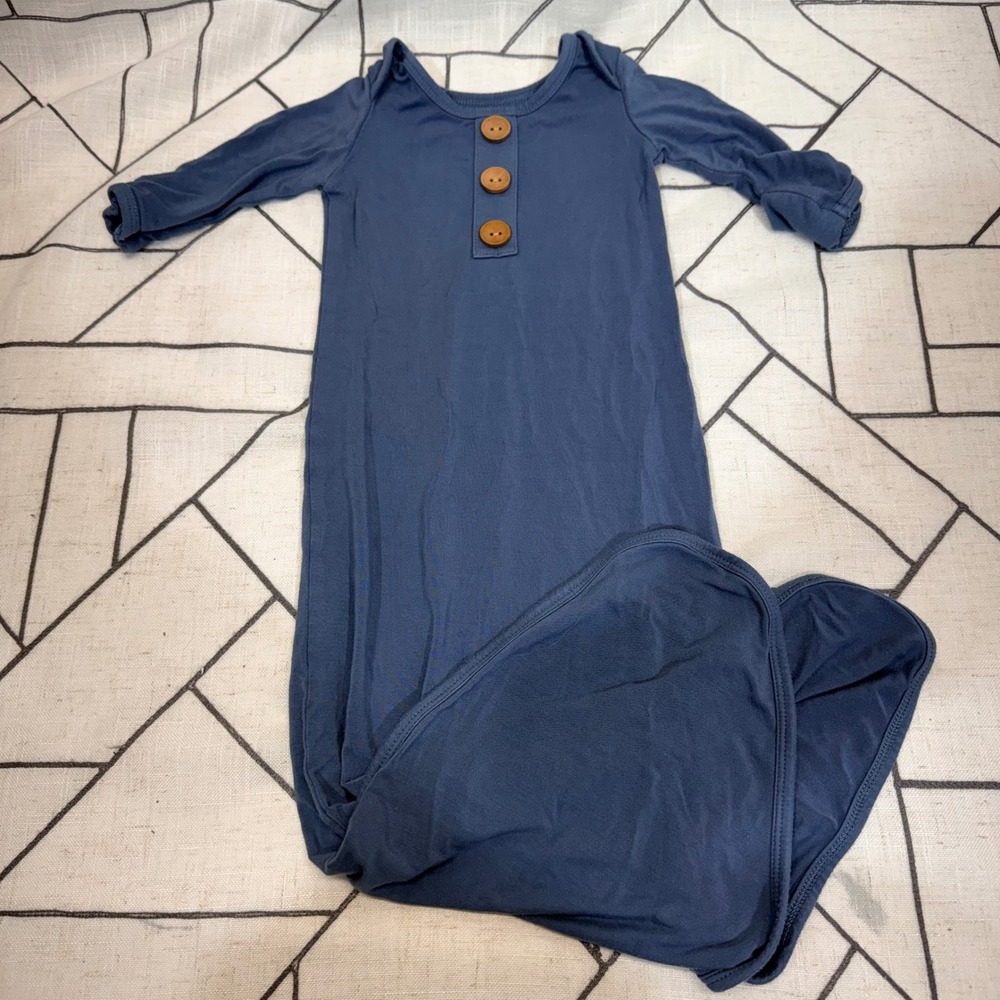 Caden‎ Lane Blue Bamboo Viscose Knotted Baby Gown 0-3 Months Long Sleeve Henley
